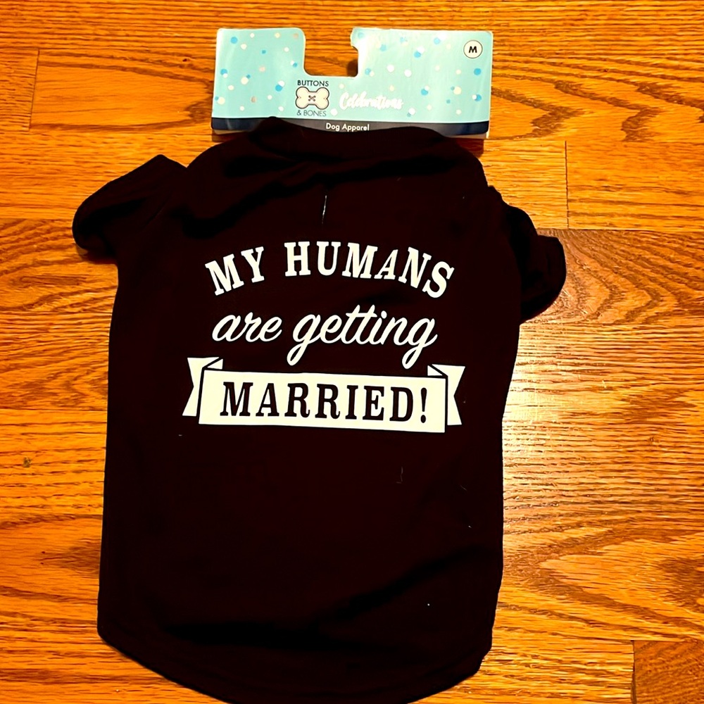 🐶NWT. DOG TEE” MY HUMANS ARE GETTING MARRIED SZ MEDIUM🐶